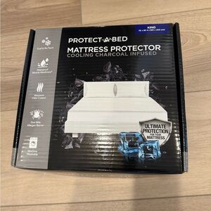 NWT Cooling Charcoal Mattress Protector - White